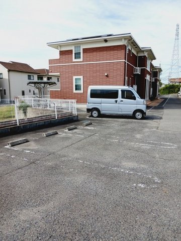 【駐車場】 | メイフラワー | 駐車場があるので、車を買う予定の方も安心です