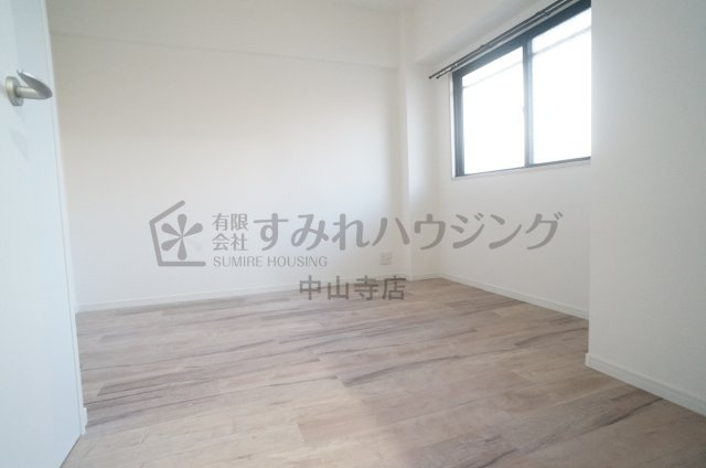 グランドール（安倉中４丁目）の寝室|参考、同建物・反転間取りの号室