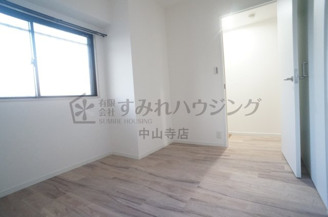 グランドール（安倉中４丁目）の洋室|参考、同建物・反転間取りの号室