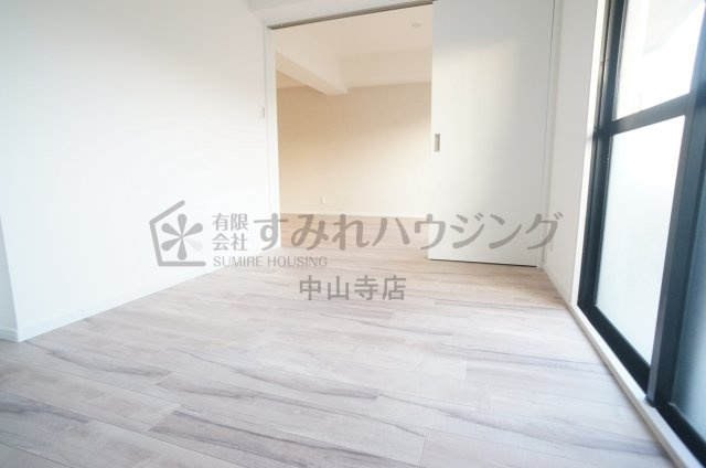 グランドール（安倉中４丁目）の洋室|参考、同建物・反転間取りの号室