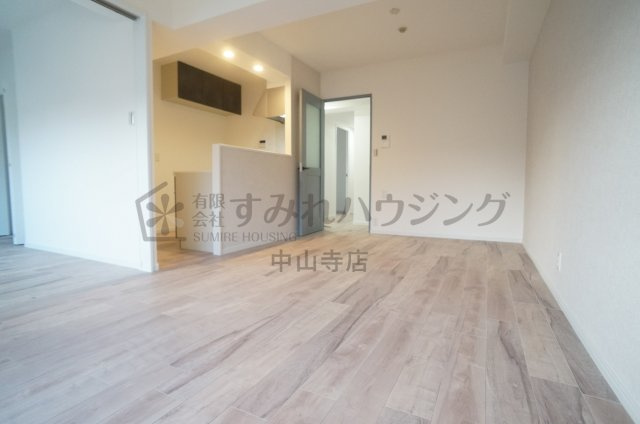 グランドール（安倉中４丁目）の居間・リビング|参考、同建物・反転間取りの号室