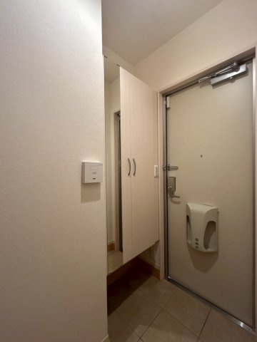 ウィット八平A棟の玄関|※別号室参考写真