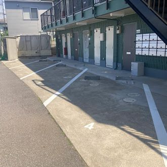 コム・トーコーの駐車場