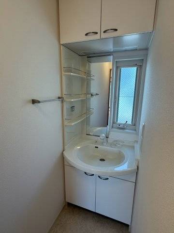 田﨑邸の独立洗面台