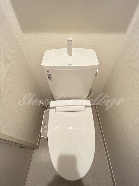 茅ヶ崎市小和田３丁目のアパートのトイレ|清潔感のあるトイレです