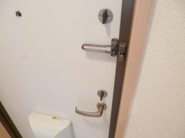 Ｃｉｐｒｅｓｓｏの玄関|安心のドアロック付きです(^ム^)