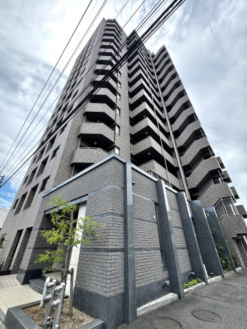 ロイヤルガーデン三条の外観