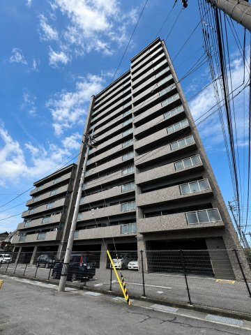 ロイヤルガーデン三条の外観