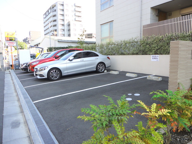 フォンテーヌ国立Ｂの駐車場|敷地内駐車場