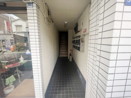 MOAビルのエントランス