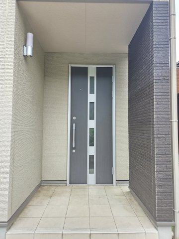 みどりが丘1丁目　中古戸建の玄関