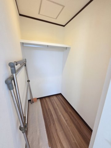 みどりが丘1丁目　中古戸建のその他|ウォークインクローゼットです。