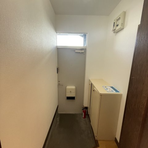 ハイツサンエバーの玄関