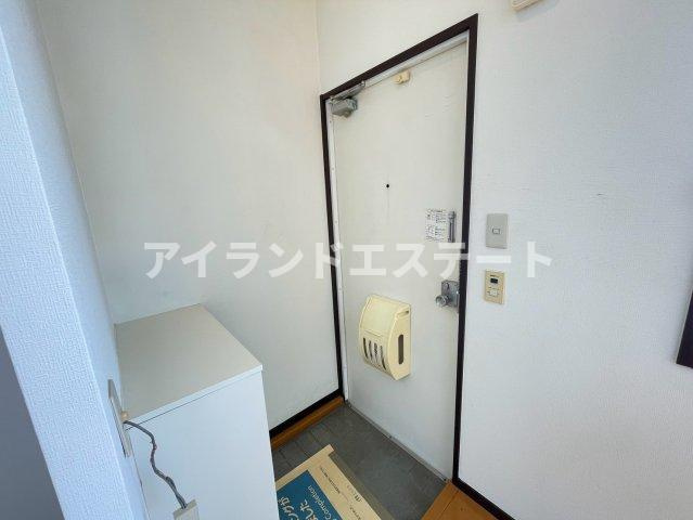 ヒルズK　4方角部屋　南向き　全室2面採光の玄関