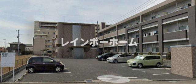 プラウド川越の駐車場