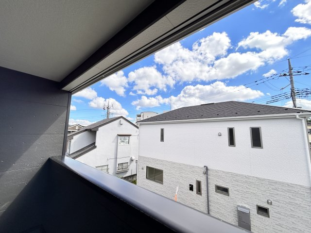 【Cradle garden】宇都宮市野沢町 第6 全2棟の展望|〇2号棟　インナーバルコニー〇
主寝室から繋がるインナーバルコニーからの南側眺望。十分な陽当りが確保されています！是非現地にてご体感下さい。
※2026年8月撮影