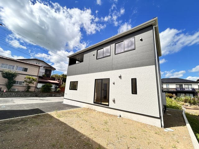 【Cradle garden】宇都宮市野沢町 第6 全2棟の庭|〇2号棟〇
元気なお子様のお外遊びも、ペットちゃんの運動も、自宅のお庭なら安心ですね♪
※2026年8月撮影