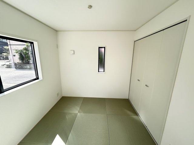 【Cradle garden】宇都宮市野沢町 第6 全2棟の和室|〇2号棟・4.5帖和室〇
こたつを置けば居間に、布団を敷けば寝室にとオールマイティーな和室☆
客間としても利用できるので機能的です。
※2026年8月撮影