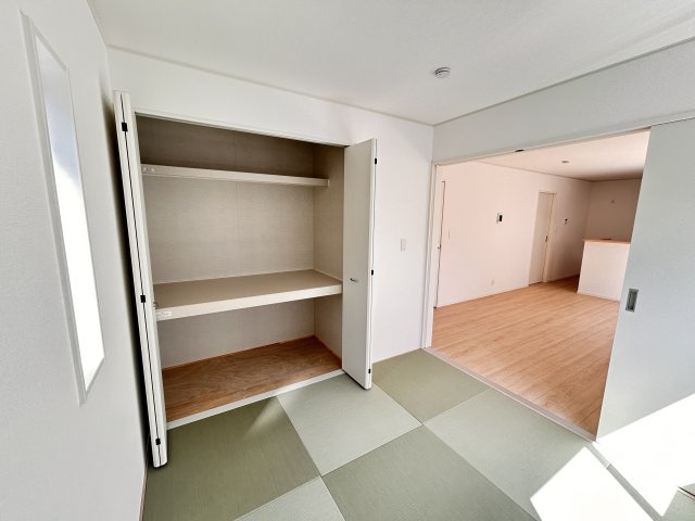 【Cradle garden】宇都宮市野沢町 第6 全2棟の収納|〇2号棟・4.5帖和室〇
和の落ち着きに馴染む収納は、来客時も一瞬で片付く頼もしさ！
日用品から寝具までまとめてしまえる心強い大容量です♪
※2026年8月撮影