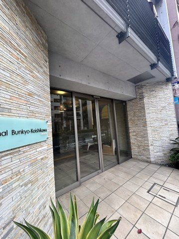 プライマル文京小石川のエントランス