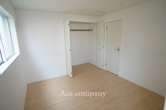 【子供部屋】 | 八尾市田井中2丁目　【1号棟/全2棟】 | 【2階：洋室6.1帖】クローゼット完備です♪