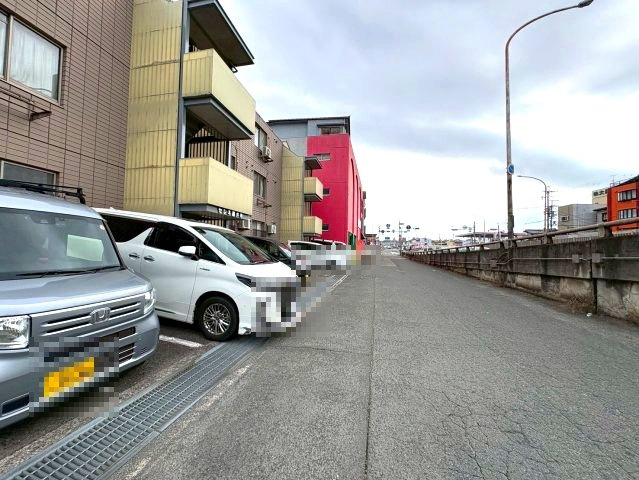 セレネ藤井寺の駐車場