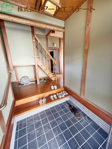 高砂市米田町米田　　　JR「宝殿駅」徒歩12分の玄関
