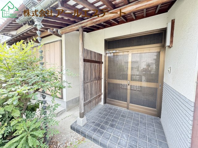 高砂市米田町米田　　　JR「宝殿駅」徒歩12分の玄関