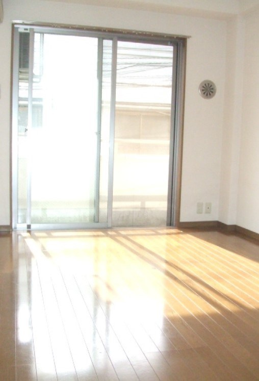 レジデンスKUROSUの居間・リビング