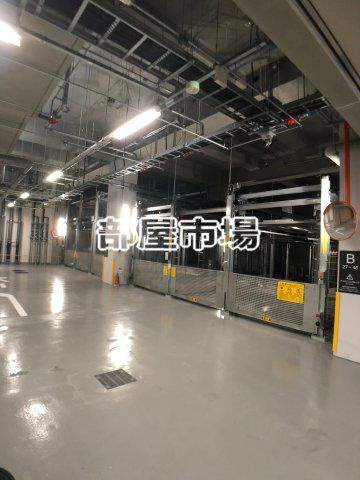 Brillia Tower 上野池之端の駐車場