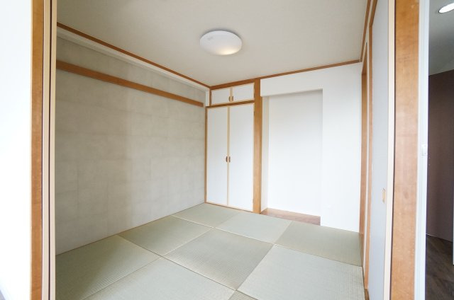 グランシェル新舞子　マンションの和室|LDK16帖に隣接和室4.5帖♪
開放して利用可能♪