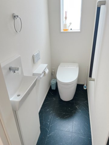 美ノ郷町本郷戸建住宅のトイレ