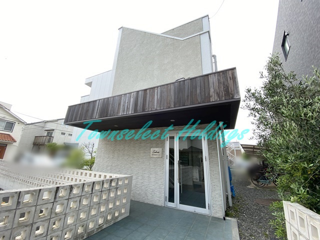 藤沢市鵠沼海岸３丁目の賃貸マンションのエントランス|清潔感のあるエントランスです♪