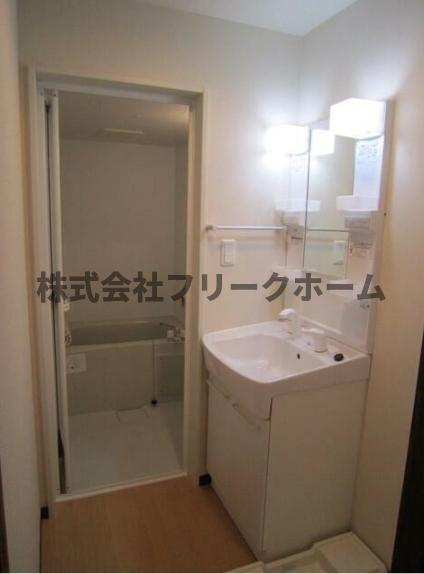 小金井市中町１丁目のアパートの洗面所