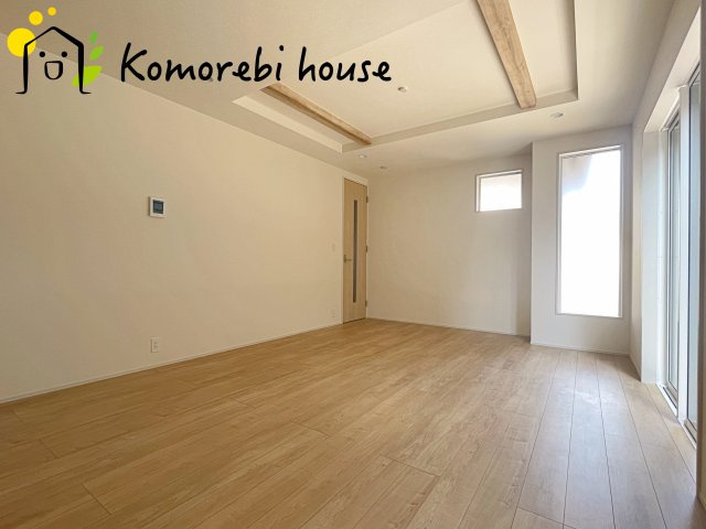 上尾市向山1丁目　2期　新築一戸建て　ブルーミングガーデン　01の居間・リビング|26.8.10　撮影済み