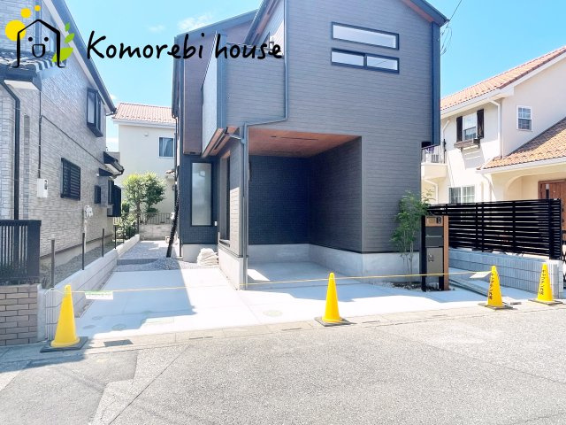 上尾市向山1丁目　2期　新築一戸建て　ブルーミングガーデン　01の駐車場|駐車場の用意があります
