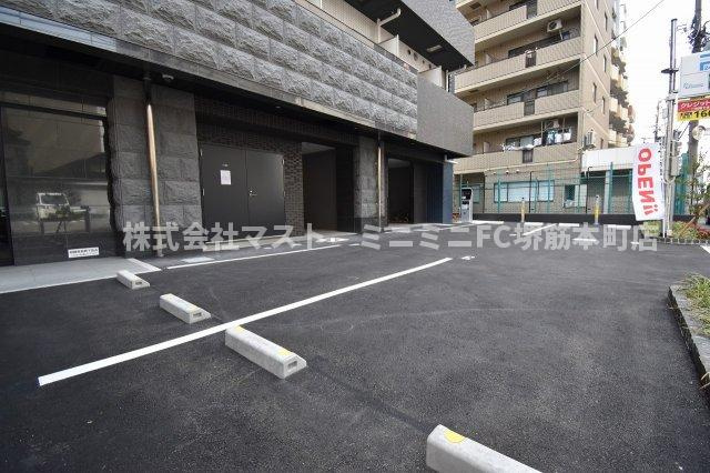 プレサンス堺筋本町センティスの駐車場