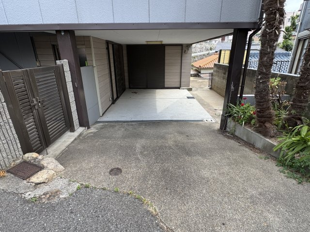 神戸市垂水区舞子台6丁目戸建の駐車場