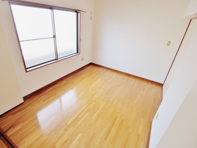 メゾン森川の洋室