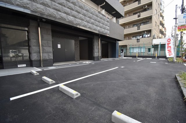 プレサンス堺筋本町センティスの駐車場