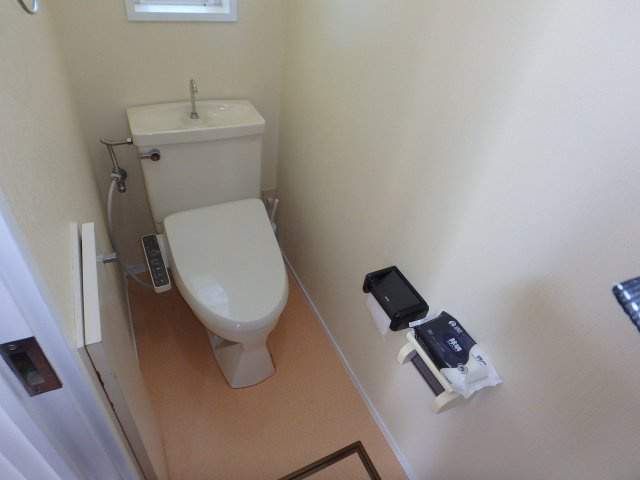 S1801H　碁石が浜分譲地中古住宅のトイレ|ゆったりとした空間のトイレです