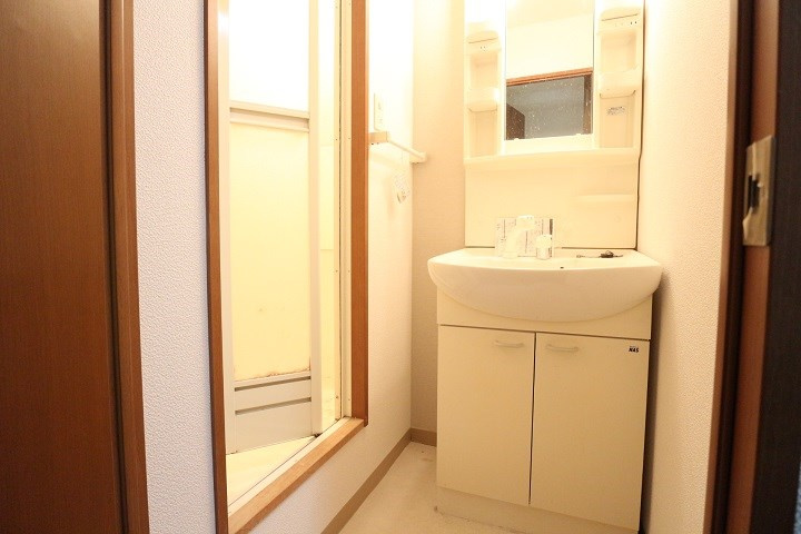 ＨＡＭＩＥＬ　ＫＯＫＵＲＡ の洗面所