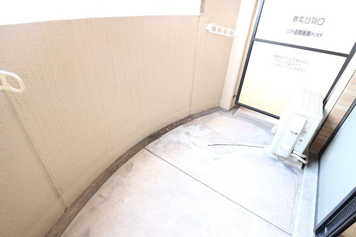 ＨＡＭＩＥＬ　ＫＯＫＵＲＡ のバルコニー