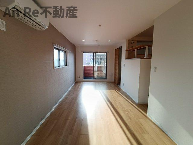 川口市戸塚４丁目の賃貸マンションの居間・リビング