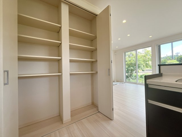 美里町　中古戸建の収納|キッチンパントリー