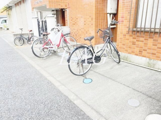 【その他共用部分】 | ロイヤルハイツ中川 | 自転車置き場です。