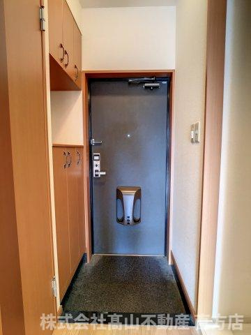 直方市大字感田のアパートの玄関