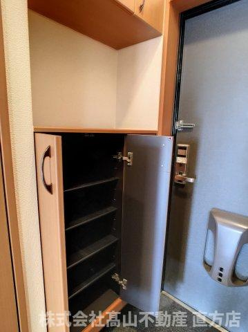 直方市大字感田のアパートの収納