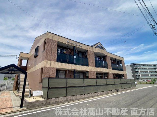 直方市大字感田のアパートの外観
