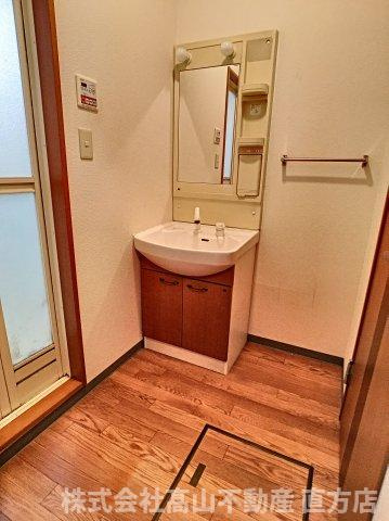 直方市大字感田のアパートの玄関